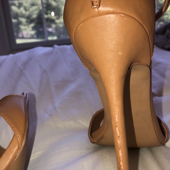 Tan and gold heel - Picture 3 of 3